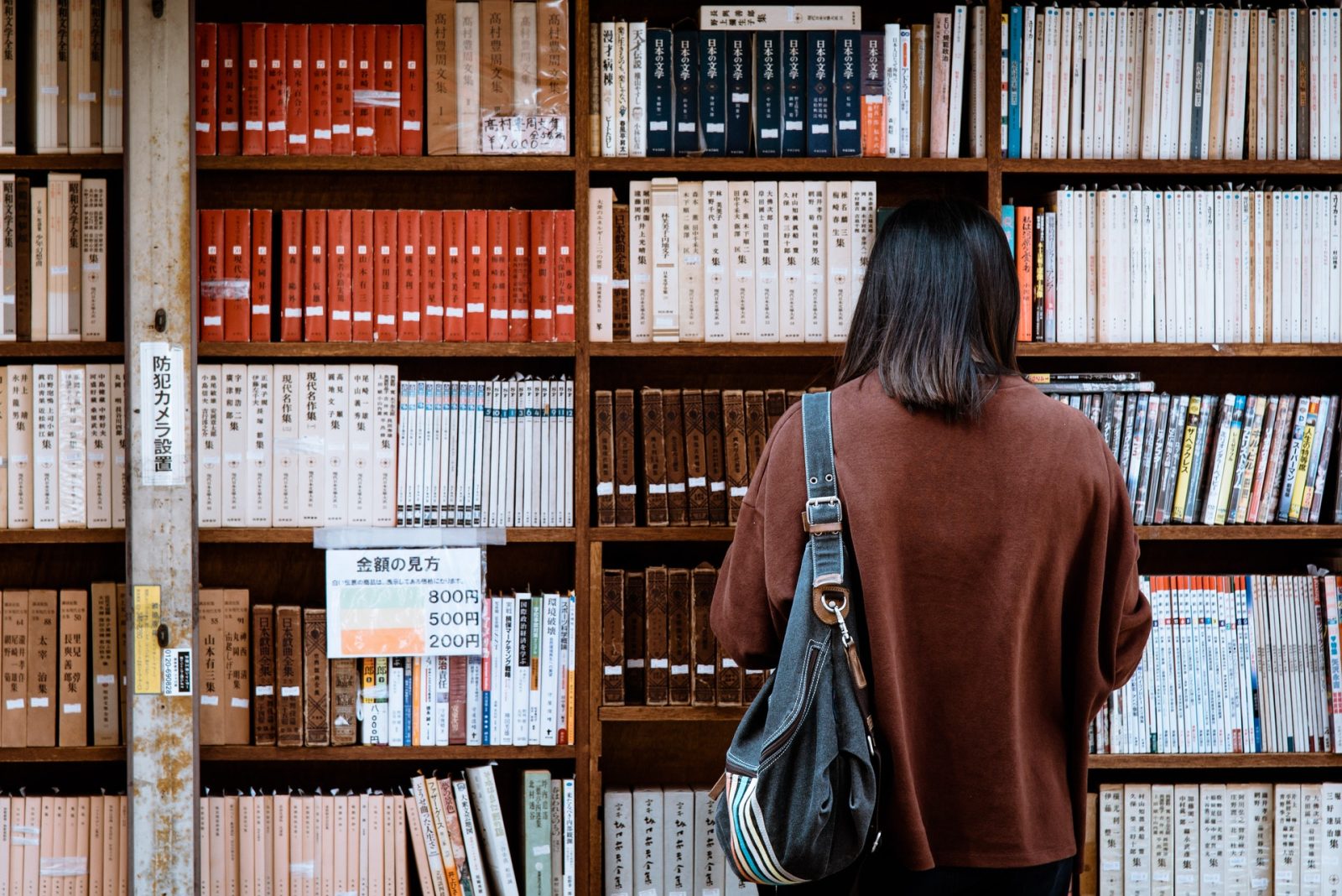 woman in front of bookshelf in library